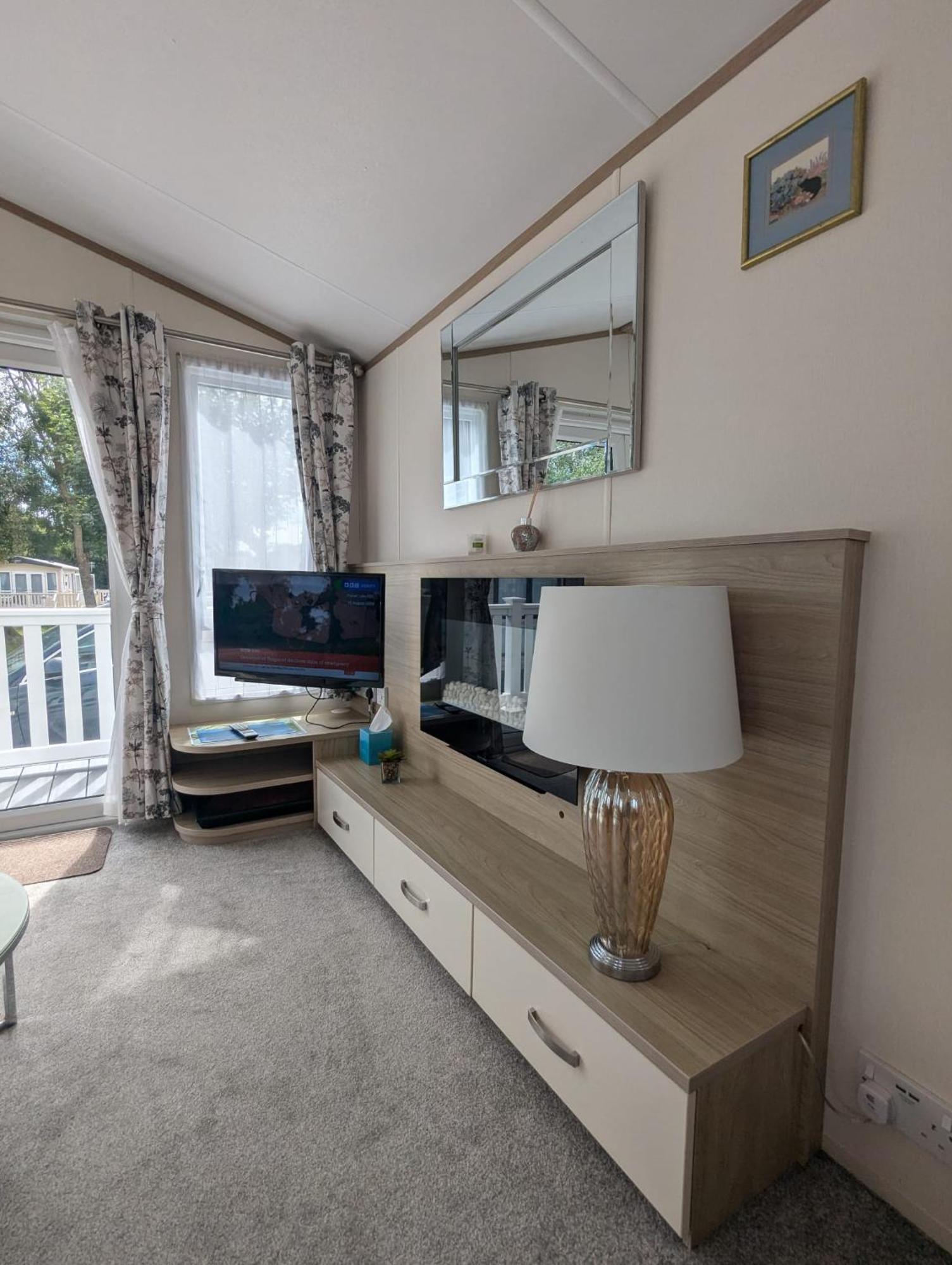 Lovely Bright And Airy Caravan On The 5 Star Shorefield Country Park Entertainment Passes Included Милфорд он Сий Екстериор снимка
